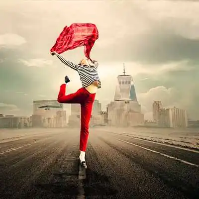 Женщина на фоне города аватарка инстаграм