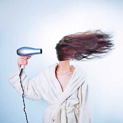 Женщина с феном аватарка инстаграм