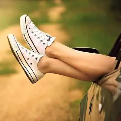 Женские ноги из окна аватарка инстаграм